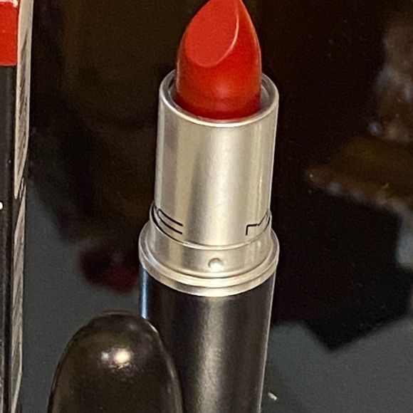 M•A•C RUSSIAN RED MATTE LIPSTICK - Picture 10 of 11